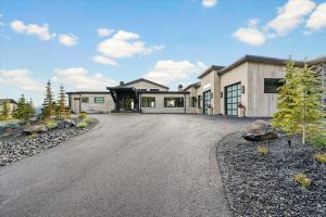 aspen-homes-15830-S-Chalone-Dr-07-Front-of-home
